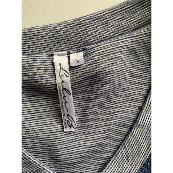 Lulu B Small V-Neck Button Back Tunic Shirt - Picture 9 of 10